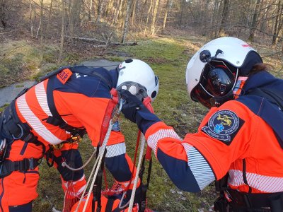 VÝCVIK POSÁDEK LZS JČK PRO ZÁSAHY V NEPŘÍSTUPNÉM TERÉNU